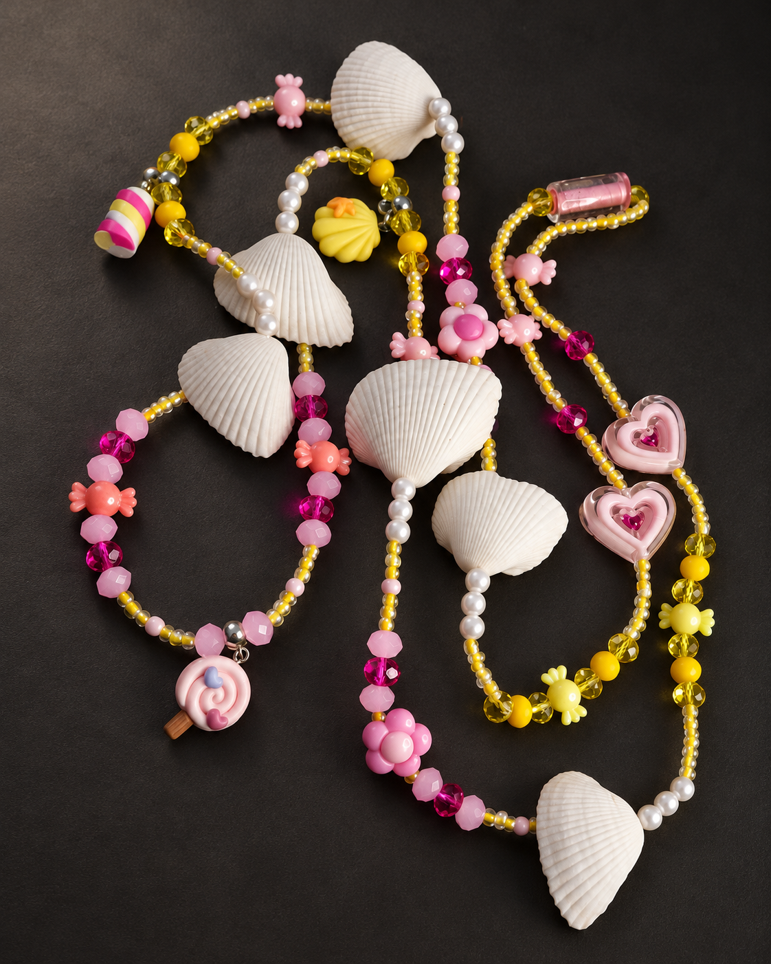 Guia de Erê Mariazinha Artesanal | Conchas Naturais, Corações e Flores em Rosa e Amarelo